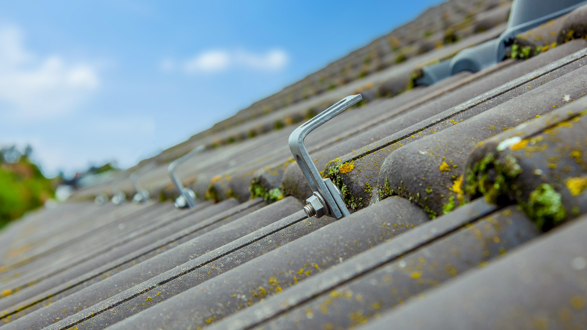fixations au toit panneaux solaires